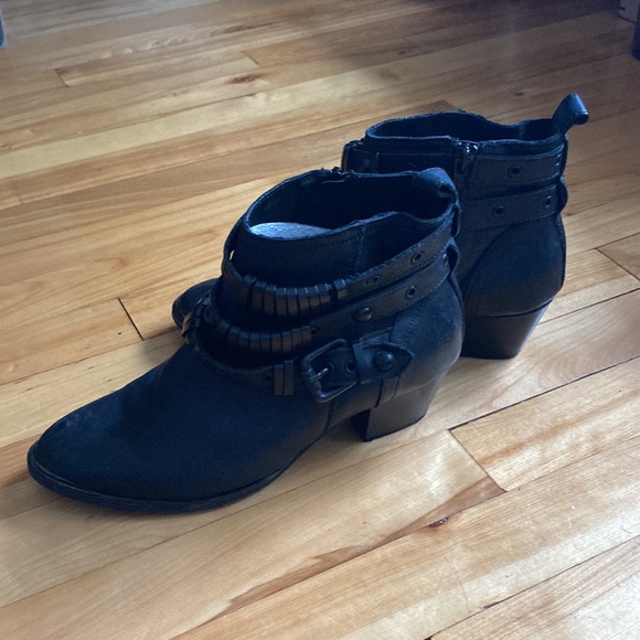 Aldo leather ankle boots, moto style with straps and metal hardware details. - Picture 8 of 8